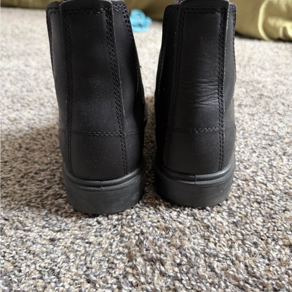 Blundstone Classic Black Chelsea Boots - Picture 2 of 4